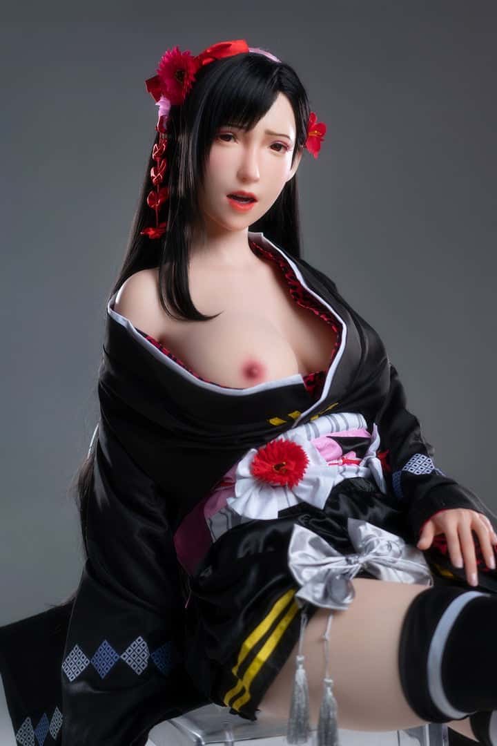 Test de la poupée sexuelle Tifa 165 cm bonnet F en silicone : poupée Game Lady avec tête ROS