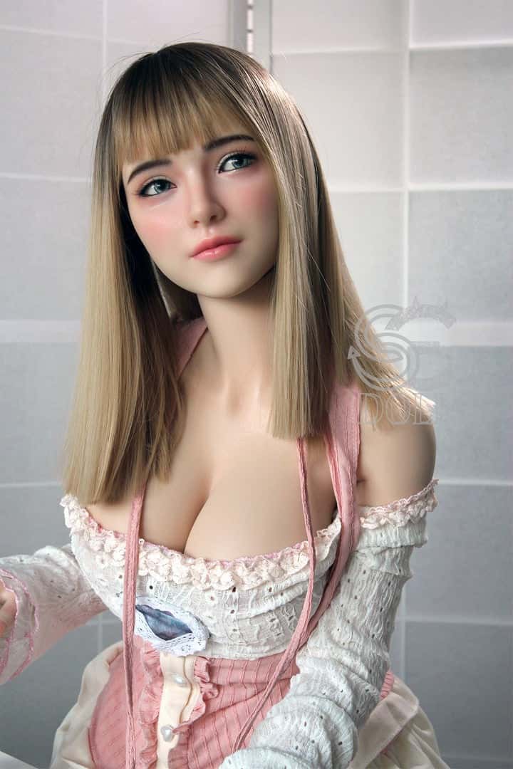 Test de la poupée sexuelle Annika.G de SEDOLL : découvrez les caractéristiques de cette poupée sexuelle blanche entièrement en silicone.