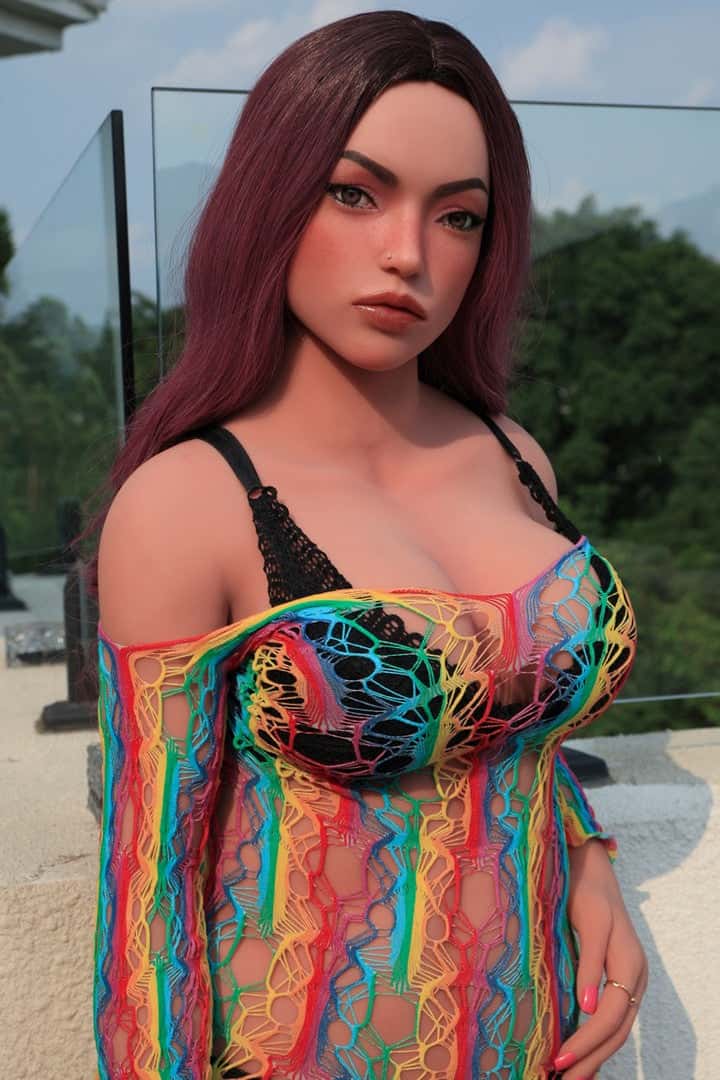 Test de la poupée Climax Ginny : découvrez les caractéristiques de cette poupée sexuelle à tête en silicone blanche, prête à être expédiée dans l'UE.